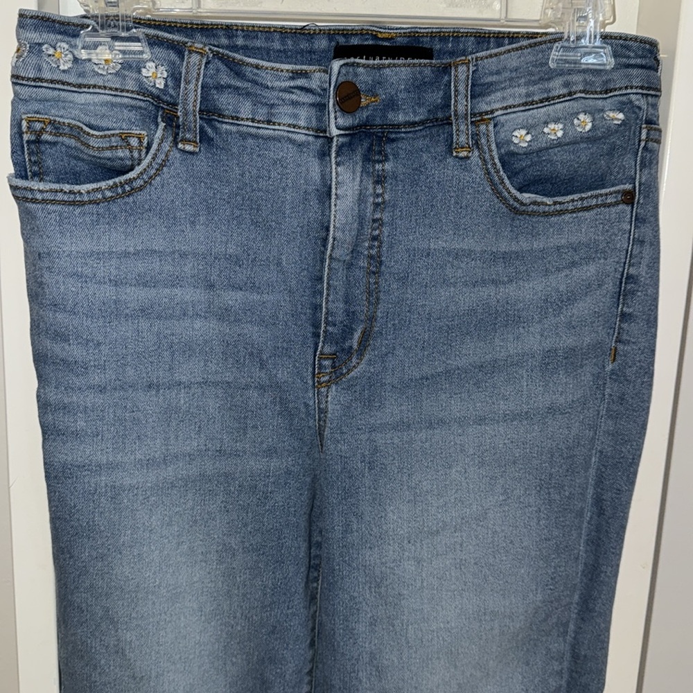 Sanctuary/Denim Modern Straight Raw Crop High Rise with Embroidered Dais… - Picture 2 of 9